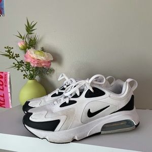 Custom Nike air max size 7 (women’s)